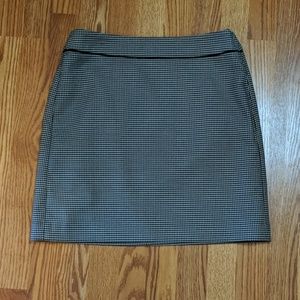 Houndstooth 90s-esque skirt